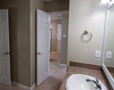 202 Lakeview Terrace - Photo Thumbnail 27