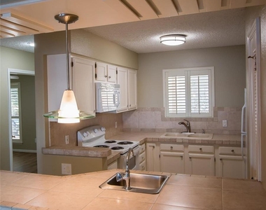202 Lakeview Terrace - Photo Thumbnail 11