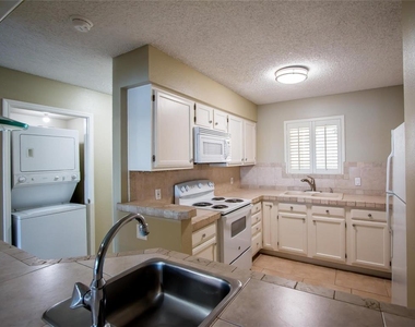 202 Lakeview Terrace - Photo Thumbnail 13