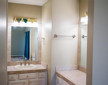 202 Lakeview Terrace - Photo Thumbnail 18