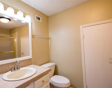 202 Lakeview Terrace - Photo Thumbnail 32