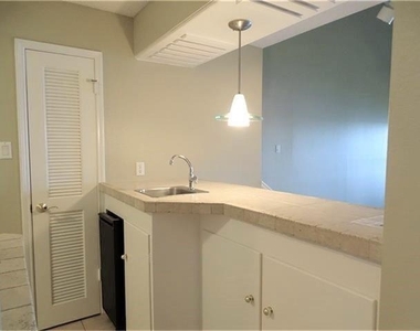 202 Lakeview Terrace - Photo Thumbnail 9