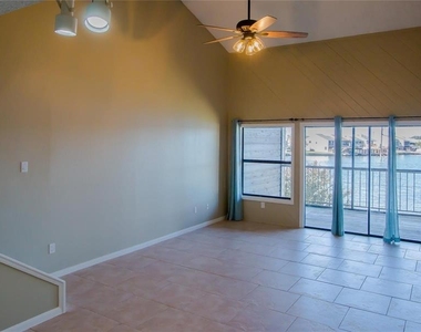 202 Lakeview Terrace - Photo Thumbnail 5