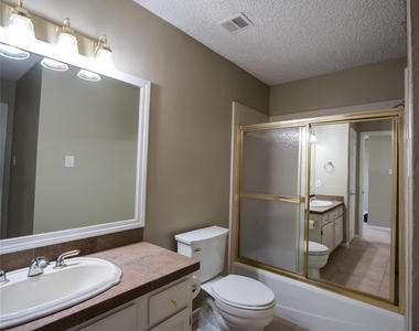 202 Lakeview Terrace - Photo Thumbnail 26