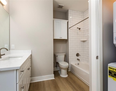 12 Evia Main Unit 2202 Street - Photo Thumbnail 4
