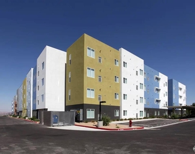 511 College Dr - Photo Thumbnail 1