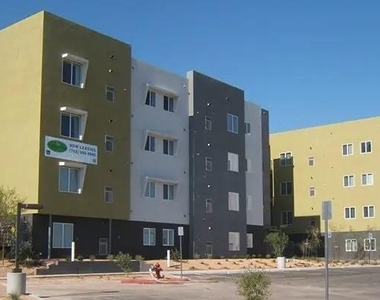 511 College Dr - Photo Thumbnail 2