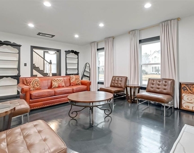 3222 Oakdale Street - Photo Thumbnail 6