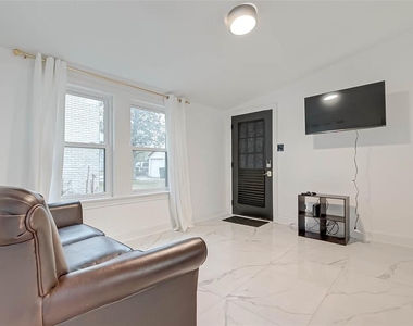 3222 Oakdale Street - Photo Thumbnail 10