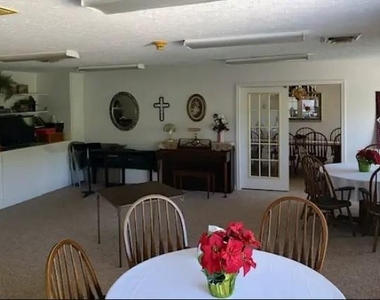 149 E Jones St - Photo Thumbnail 5