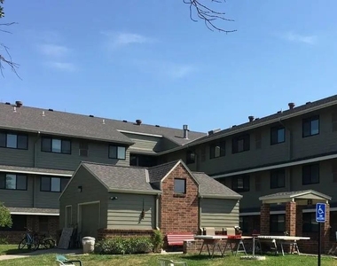 737 N 22nd St - Photo Thumbnail 3