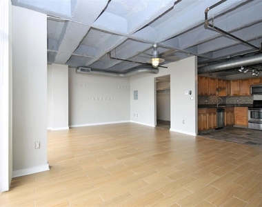 230 W Alabama - Photo Thumbnail 2