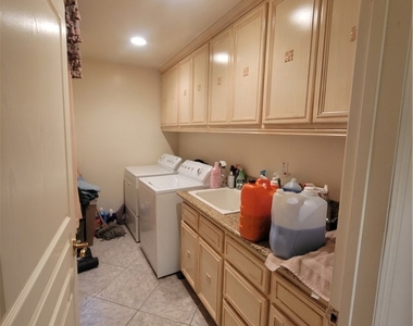 8009 Rose Street - Photo Thumbnail 9