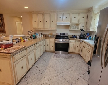 8009 Rose Street - Photo Thumbnail 5