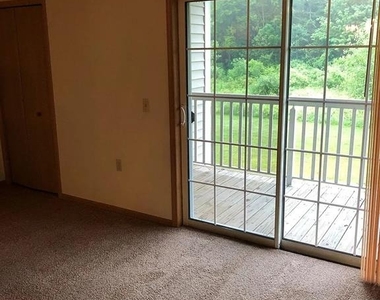 318 Dewitt Ave - Photo Thumbnail 3