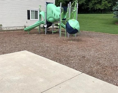 318 Dewitt Ave - Photo Thumbnail 2