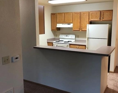 318 Dewitt Ave - Photo Thumbnail 4