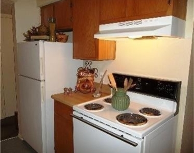 500 E 7th Street - Photo Thumbnail 3