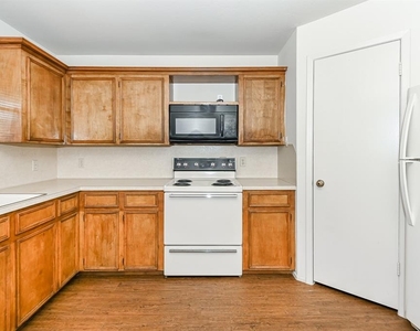 9410 Edgebrook - Photo Thumbnail 3