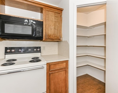 9410 Edgebrook - Photo Thumbnail 4