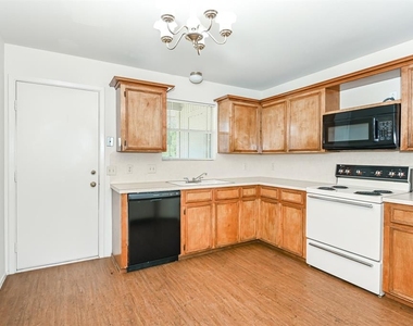 9410 Edgebrook - Photo Thumbnail 2