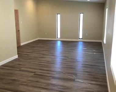 3911 Fulton Street - Photo Thumbnail 8