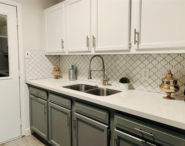 411 Ulrich Street - Photo Thumbnail 5
