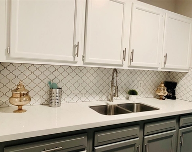 411 Ulrich Street - Photo Thumbnail 9