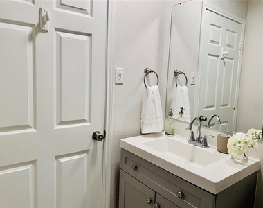411 Ulrich Street - Photo Thumbnail 18