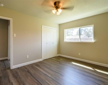 8703 Valley Ledge Drive - Photo Thumbnail 11