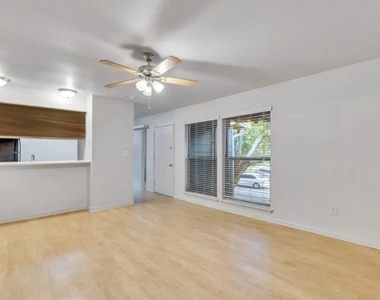 18 Berryhill Rd - Photo Thumbnail 14