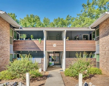 18 Berryhill Rd - Photo Thumbnail 3