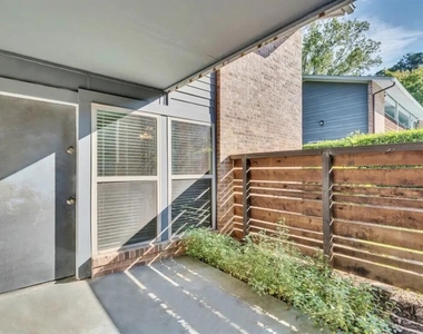 18 Berryhill Rd - Photo Thumbnail 4