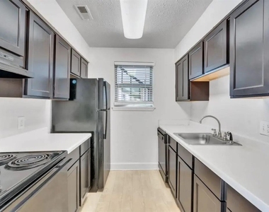 18 Berryhill Rd - Photo Thumbnail 12
