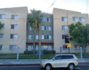 6050 S Western Ave - Photo Thumbnail 3