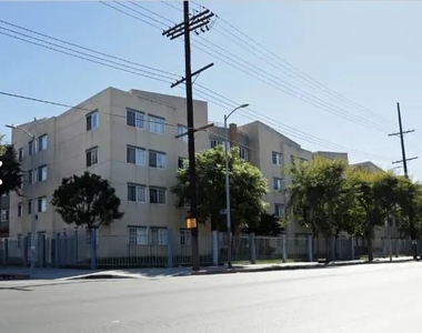 6050 S Western Ave - Photo Thumbnail 2