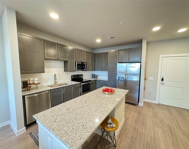 18300 Marvelous Pl - Photo Thumbnail 2