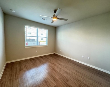 18300 Marvelous Pl - Photo Thumbnail 5