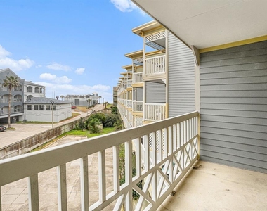 6300 Seawall Boulevard - Photo Thumbnail 8