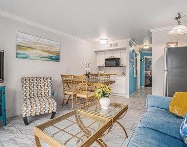 6300 Seawall Boulevard - Photo Thumbnail 2