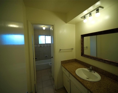 12510 Bexley Drive - Photo Thumbnail 6