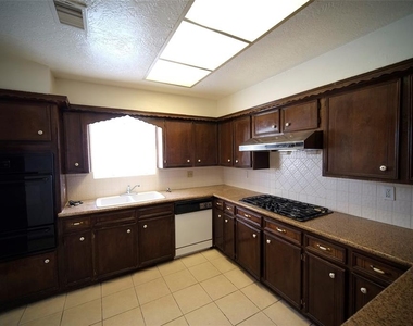 12510 Bexley Drive - Photo Thumbnail 2