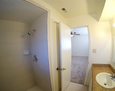 12510 Bexley Drive - Photo Thumbnail 9