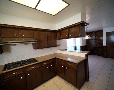12510 Bexley Drive - Photo Thumbnail 3