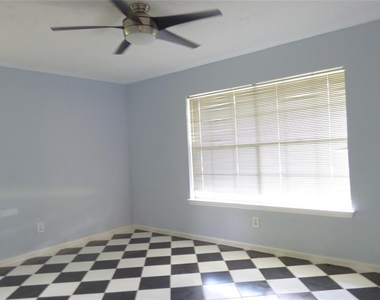 15703 Jersey Drive - Photo Thumbnail 6