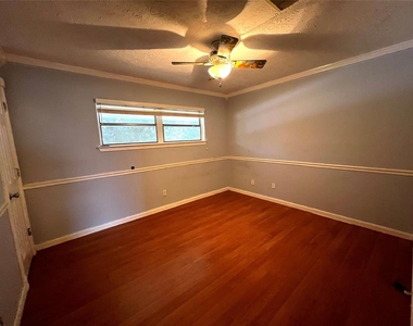 15703 Jersey Drive - Photo Thumbnail 11