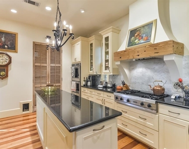 2712 Ferndale Street - Photo Thumbnail 3