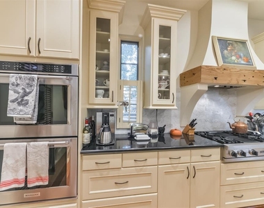 2712 Ferndale Street - Photo Thumbnail 16
