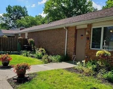 41 E Washington St - Photo Thumbnail 2