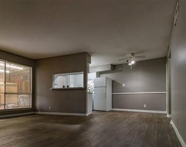 1305 Memorial Drive Drive - Photo Thumbnail 7